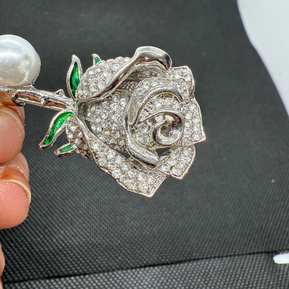 NWT Sparkling Silver Rhinestone Rose Flower Brooch with Pearl - Picture 3 of 5